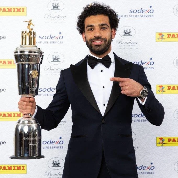 شاهده لحظة حصول محمد صلاح على أفضل لاعب بالدوري الإنجليزي لموسم 2018 | 109906
