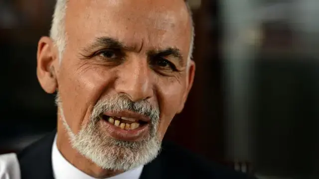 الرئيس الأفغاني السابق أشرف غني يتحدث لبي بي سي عن اللحظات الأخيرة قبل الفرار من أفغانستان - BBC News عربي | 114415