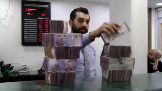 الليرة السورية: ماذا يعني ارتفاع قيمة العملة السورية؟ - BBC News عربي | 114843