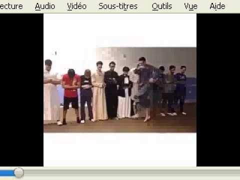 امريكي يستهزئ بالمصلين اتناء الصلاة .شاهد ماذا وقع له | youtube.com | 29948