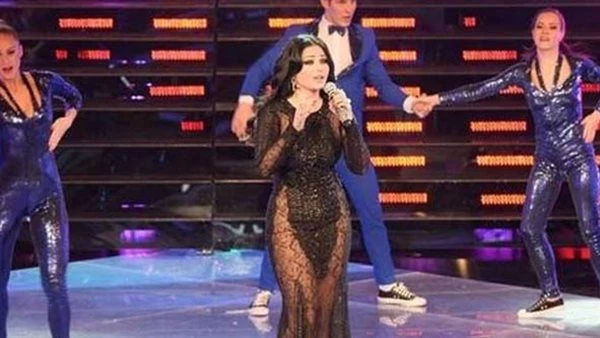 بالصور.. هيفاء وهبي ساخرة: كل همكم الفستان الأسود ما حدا علق على البنكي | 33998
