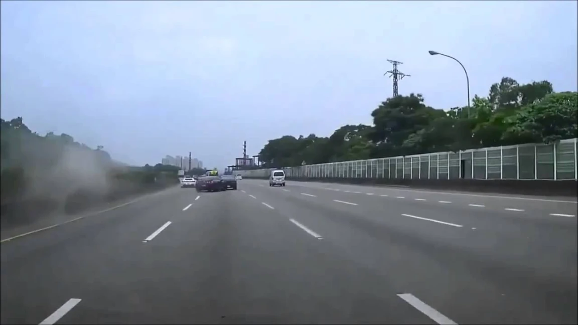 Idiot in Ferrari causes GTR to crash | youtube.com | 48931
