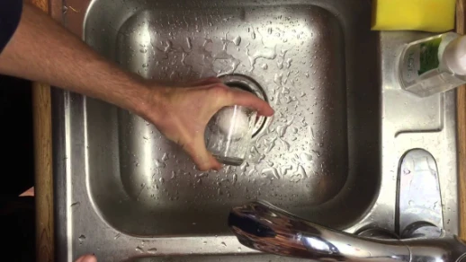 How to Quickly Peel a Boiled Egg in a Glass of Water | 50472