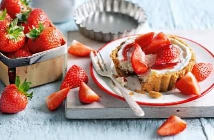 Strawberry cheesecake tarts | Tesco Real Food | 69848