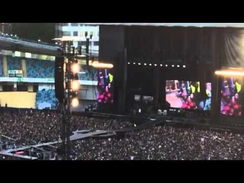 Dave Grohl breaks leg Gothenburg | youtube.com | 77597