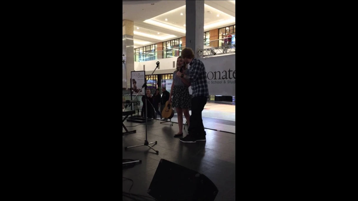 Ed surprises fan singing his song at the Mall | youtube.com | 78587