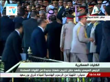 شاهد تحية السيسي للمشير طنطاوى بالكلية الحربية | 85894