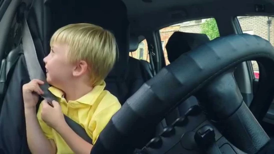 Say Hailo to the 3 year old taxi driver… | youtube.com | 87379