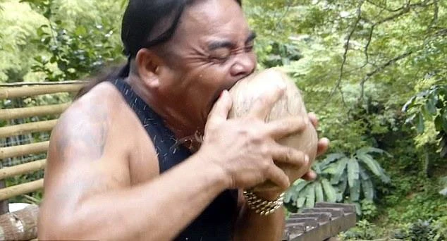http://www.seemorehere.co.vu/2015/09/filipino-man-uses-teeth-to-remove.html | 90926