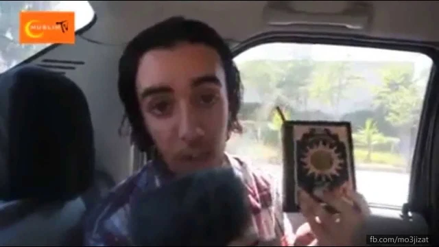 شاب يغامر بحياته ليعرف ما رد فعل اللص إذا لم يجد معك سوى كتاب الله | 94866